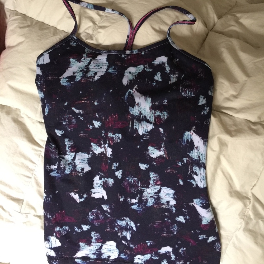 Lululemon workout tank, worn twice, size 8.